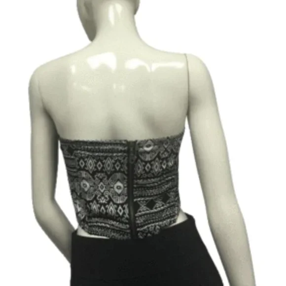 Crop Top Black and White - Picture 3 of 3